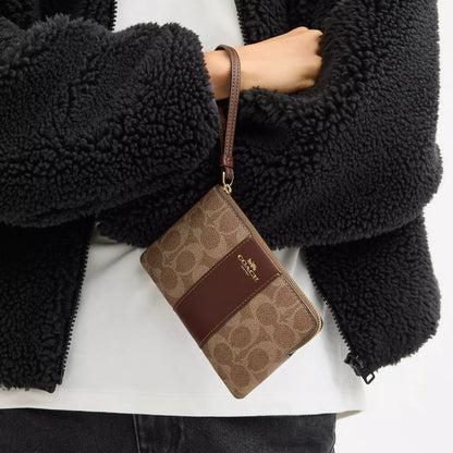 Coach wristlet muñequera gold/tan/brown monograma C - PRE ORDEN